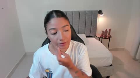 Snapshot of martina_monst chatting on October 22, 2:37 am martina Monst online show from October 22, 2:37 am