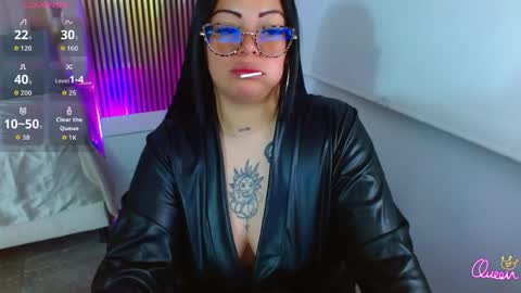Hey im martina online show from April 12, 8:18 am