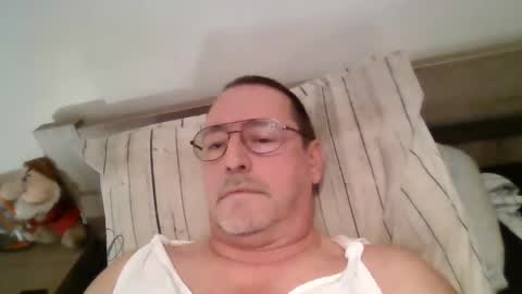 Snapshot of martinb62 chatting on October 10, 9:52 pm Hotguy61 online show from October 10, 9:52 pm