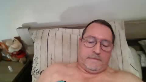 Snapshot of martinb62 chatting on October 24, 9:26 pm Hotguy61 online show from October 24, 9:26 pm