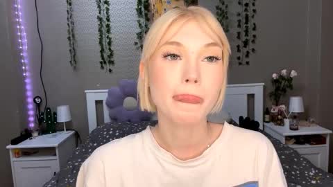 Lisa online show from February 3, 2:32 pm