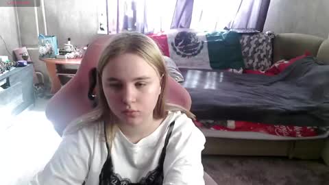  MY NAME IS MILA WELCOME TO MY ROOM online show from April 19, 8:04 am