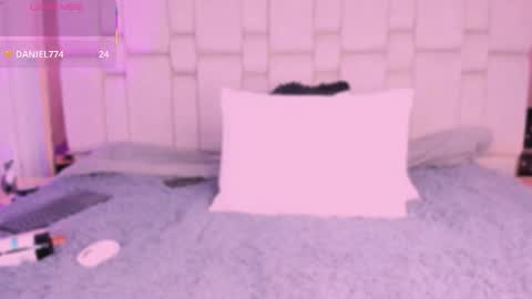   online show from November 25, 9:02 pm