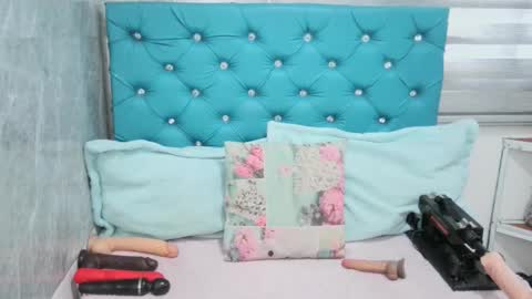  Mary Moon  online show from February 8, 2:05 pm