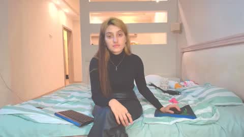 marya442004 online show from October 14, 8:01 pm