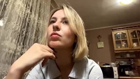 Tessa  online show from February 15, 7:01 pm