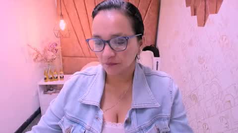 Marylin online show from September 17, 8:01 pm