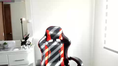 Dulce Maria online show from September 11, 9:05 pm