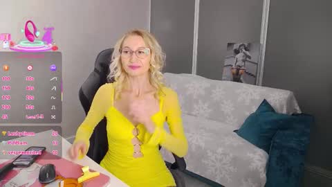 Snapshot of marysantamonika chatting on September 14, 5:36 pm Mary online show from September 14, 5:36 pm