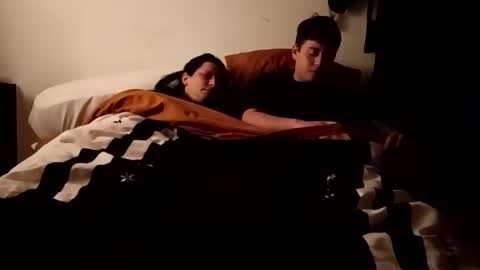 Mary y joni online show from April 21, 2:37 am