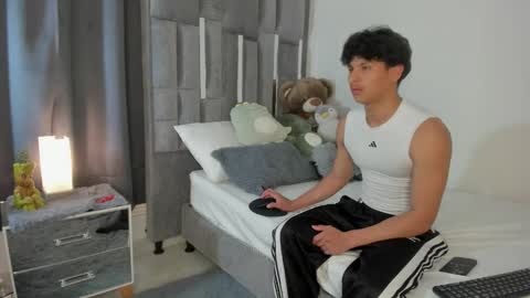 Snapshot of mash_angelo chatting on October 23, 8:42 pm mash_angelo online show from October 23, 8:42 pm