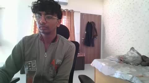 Mask Boy online show from December 15, 3:46 am