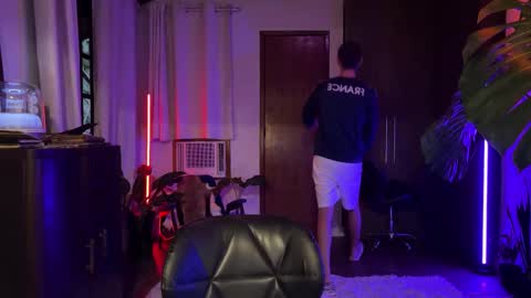 Snapshot of mason_gallagher chatting on October 24, 9:04 pm Mason online show from October 24, 9:04 pm
