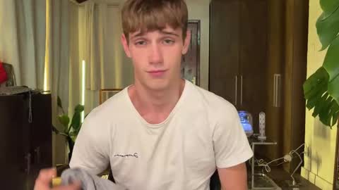 Snapshot of mason_gallagher chatting on October 22, 4:08 pm Mason online show from October 22, 4:08 pm