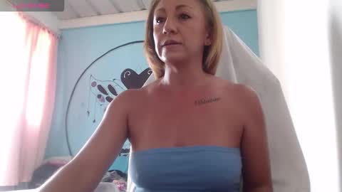 Snapshot of massielferretis chatting on October 23, 8:42 pm massiel ferreti online show from October 23, 8:42 pm