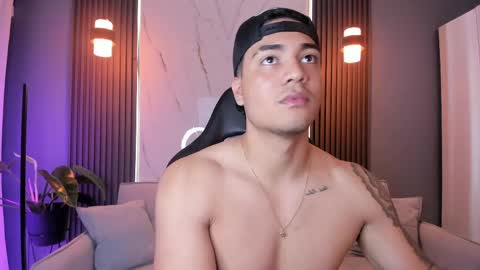 massimo_ross online show from April 18, 1:24 pm