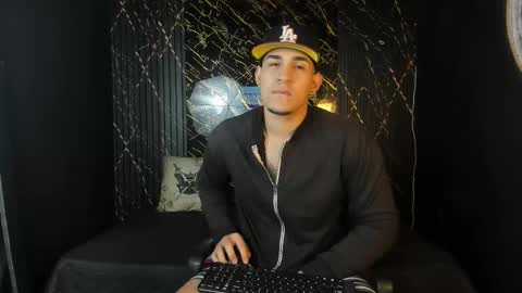 massimo_vidal online show from February 22, 11:35 am