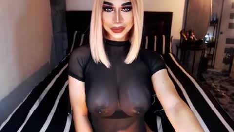 Snapshot of massivecockxmistress chatting on October 12, 2:59 am Aica online show from October 12, 2:59 am