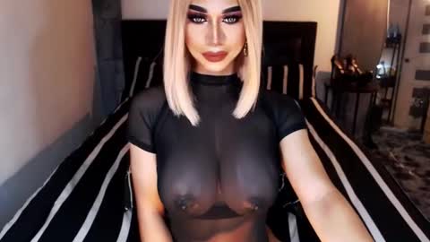 Snapshot of massivecockxmistress chatting on October 4, 3:15 am Aica online show from October 4, 3:15 am
