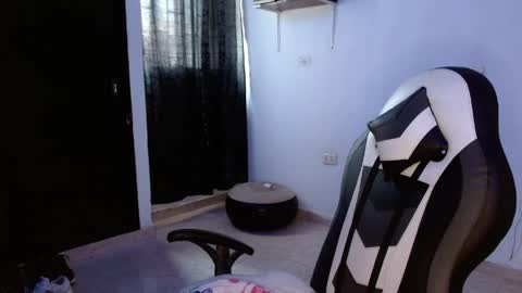 master_black777 online show from April 15, 6:44 pm