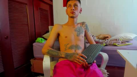 Snapshot of master_chief16xxx chatting on October 14, 7:06 pm nicolas online show from October 14, 7:06 pm