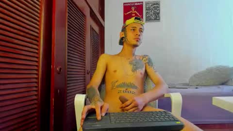 Snapshot of master_chief16xxx chatting on October 29, 2:30 pm nicolas online show from October 29, 2:30 pm