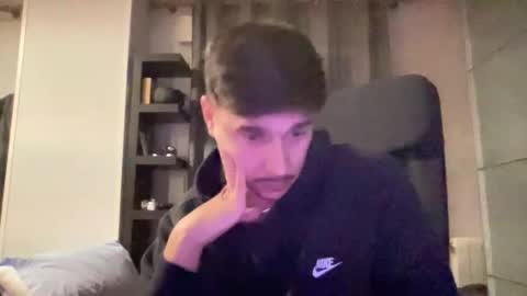 Aaron online show from December 4, 6:29 pm