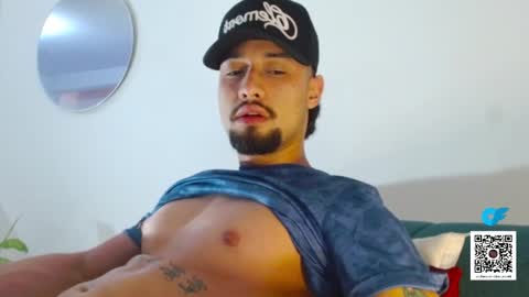 STRURIBE ON INSTAGRAM online show from December 14, 3:07 pm