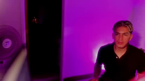 Snapshot of mathiastaylorr chatting on October 20, 7:30 pm MathiasTaylor online show from October 20, 7:30 pm