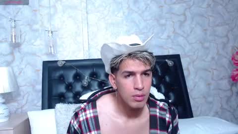 Snapshot of mathiastaylorr chatting on October 23, 3:08 am MathiasTaylor online show from October 23, 3:08 am