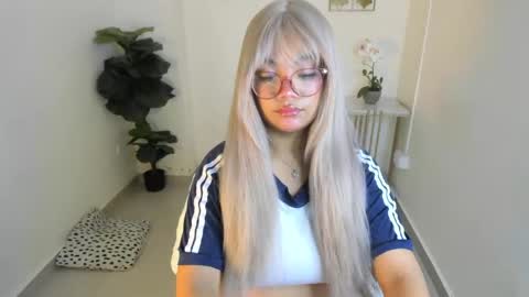 Mathilde  online show from October 27, 3:50 am