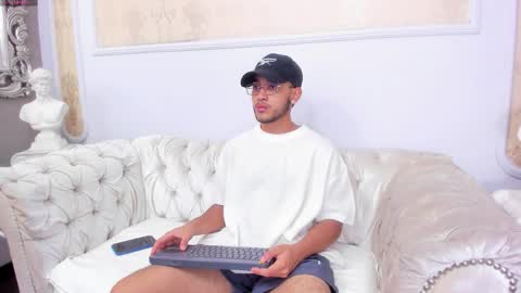 MatteoRicci  online show from November 1, 8:08 pm