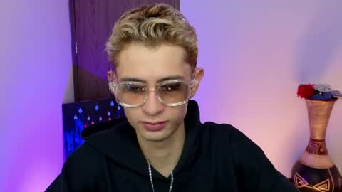 mattias     online show from April 18, 3:19 am