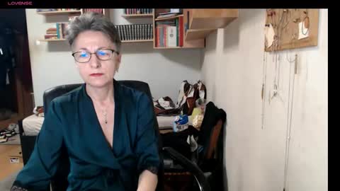maturekate online show from October 4, 7:28 am