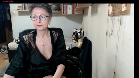 maturekate online show from October 6, 7:37 am
