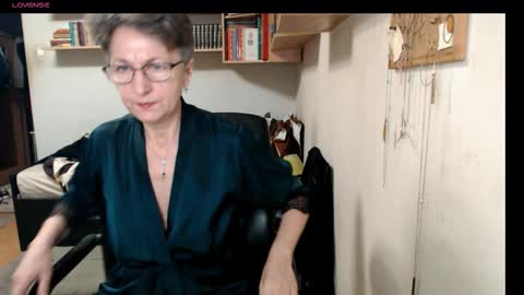 maturekate online show from October 19, 7:13 am