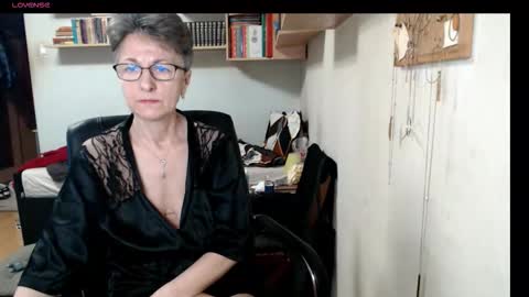 maturekate online show from October 8, 7:58 am