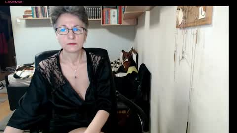 maturekate online show from October 20, 7:13 am