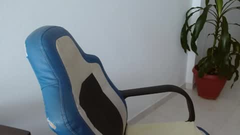 Cecilia online show from May 18, 2:34 pm