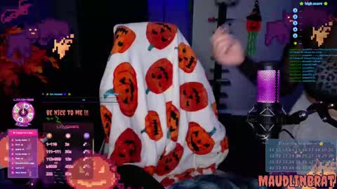 Snapshot of maudlinbrat chatting on October 5, 1:47 am maudLin online show from October 5, 1:47 am