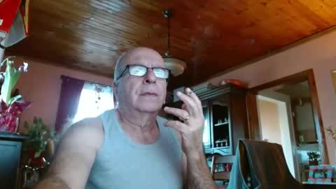 Maurice online show from December 23, 1:35 pm