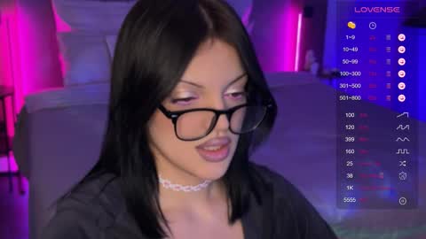 Mavis online show from December 1, 7:45 pm