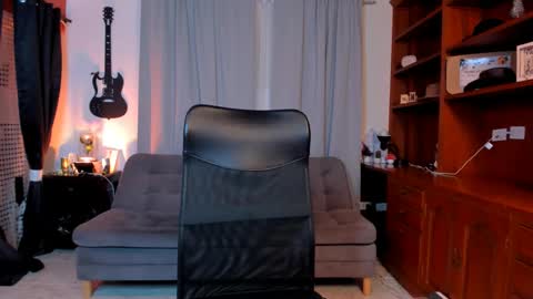 Snapshot of max_dic1 chatting on January 29, 2:09 am max D. online show from January 29, 2:09 am