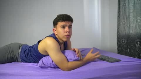 Max online show from December 20, 9:44 pm