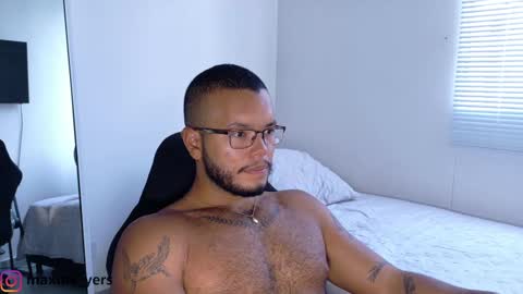 Snapshot of max_meyer chatting on October 1, 9:57 pm max_meyer online show from October 1, 9:57 pm