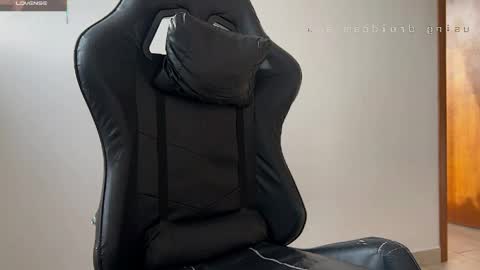 max_valiant1 online show from June 3, 12:19 pm
