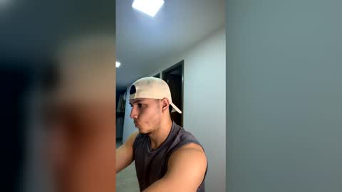 max_valiant1 online show from April 19, 2:34 am