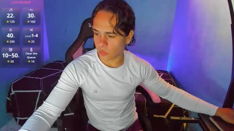 Snapshot of maximiliano_scoott_ chatting on October 14, 6:44 pm maximiliano_scoott_ online show from October 14, 6:44 pm