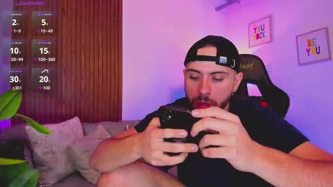 Maximo Wolf online show from February 4, 9:08 pm