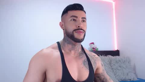 Independent Model online show from December 5, 5:06 am